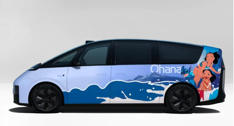 管它青花瓷还是现代派,想怎么绘就怎么绘,这就是块移动的画布,随时