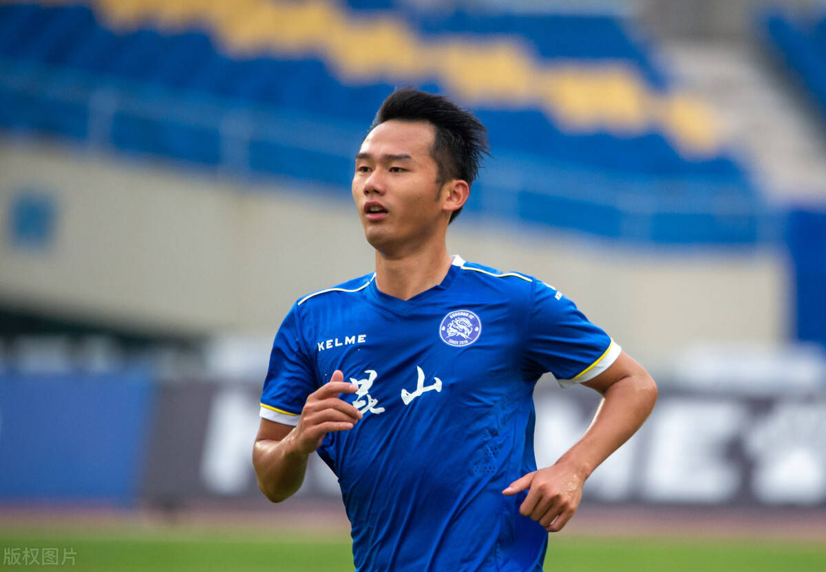 上港功勋指挥官就公开确认不踢了,曾是球队核心_朱峥嵘_上海_东亚