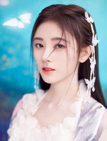 原创鞠婧祎仅有的一次白发经历自以为难看网友表示很女神