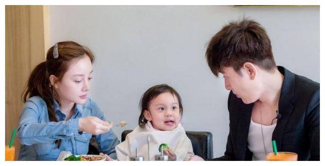 原创贾乃亮李小璐力挺女儿甜馨寻找幸福亲情相伴成长永恒