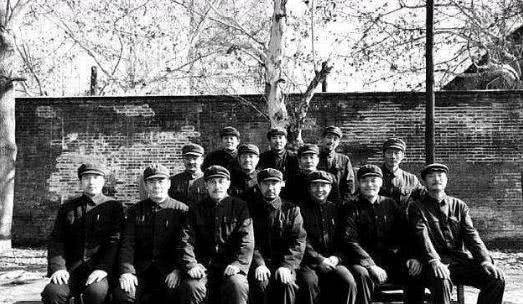 功德林里:此国军中将始终不积极改造,病死前还向老蒋表忠心_杨文_黄维