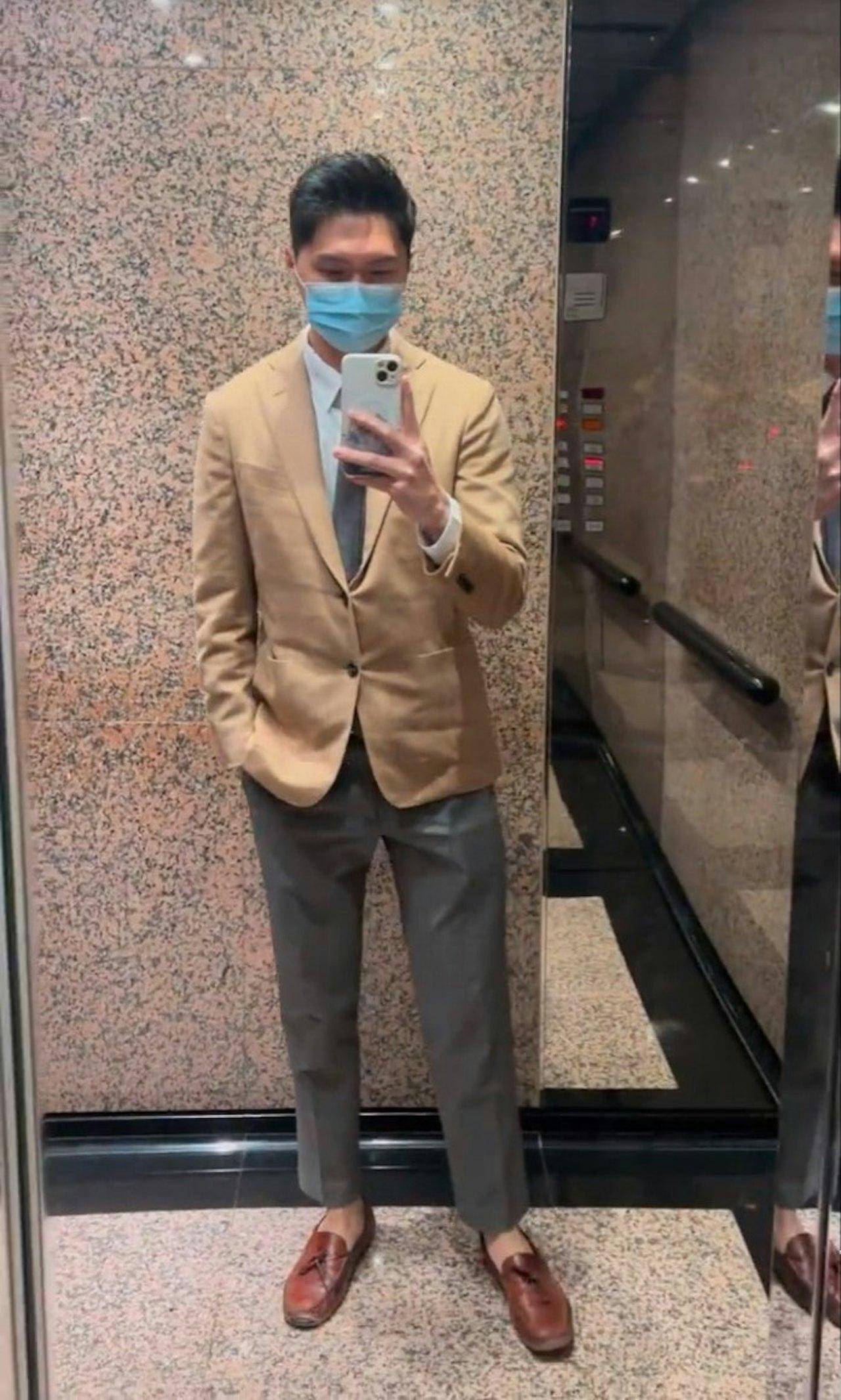 原创王浩信弟弟卖保险年薪82万已晋升保险精英身高186cm外在出众