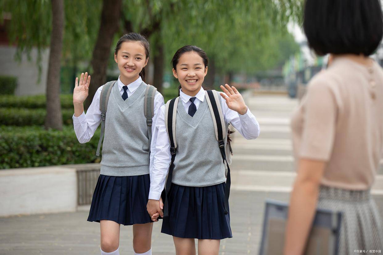 在校学生统一穿校服的意义