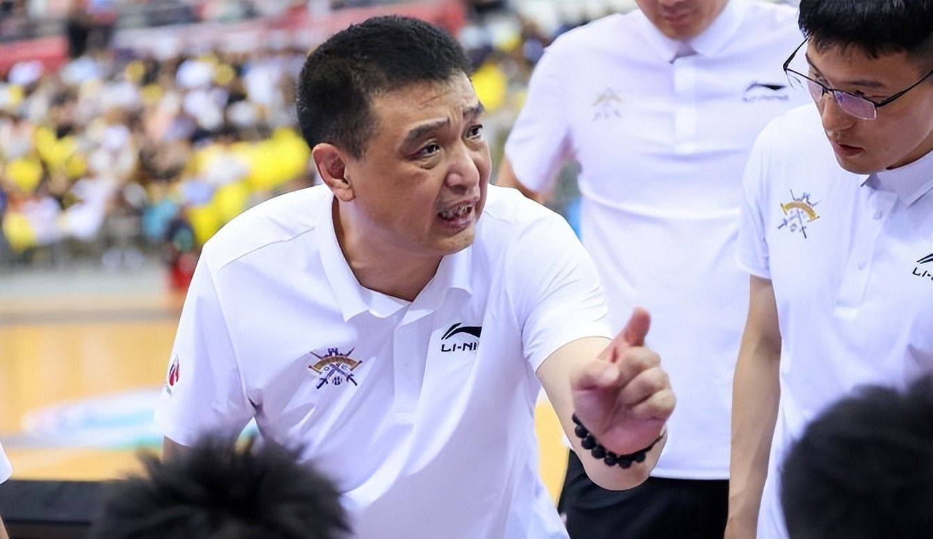 原创cba再造冤案北控输球教练高层怒喷裁判闵鹿蕾赛后2个字回应