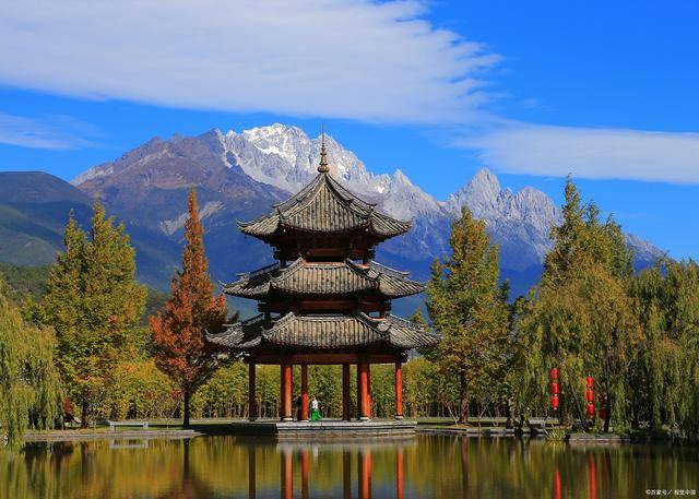 昆明市区游早上可以去昆明市区的昆明石林景区,门票大约需要120元左右