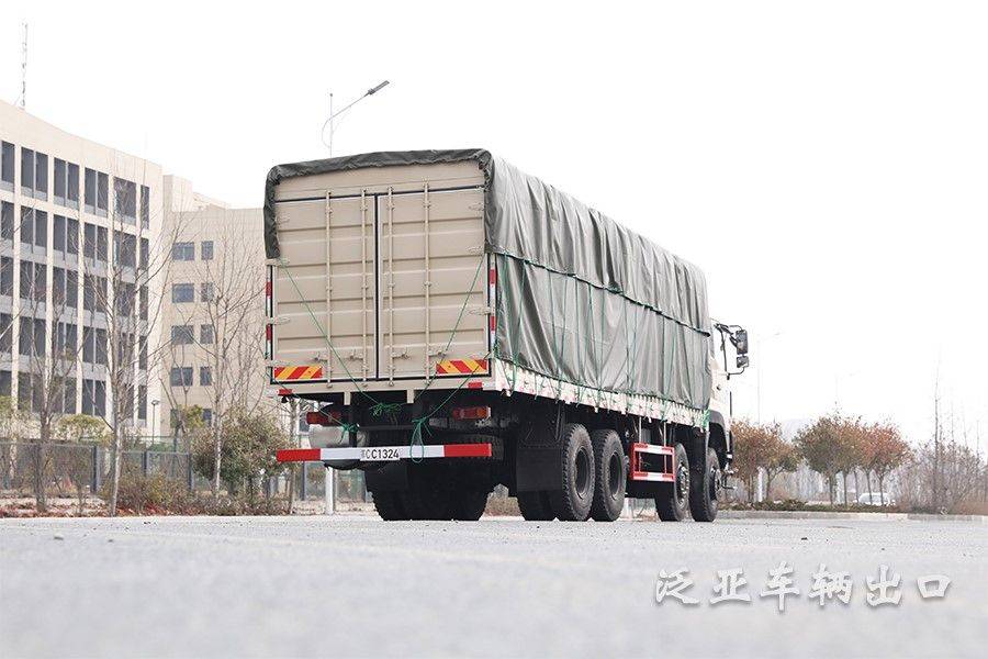 东风8x8全驱重型仓栅车越野运输车