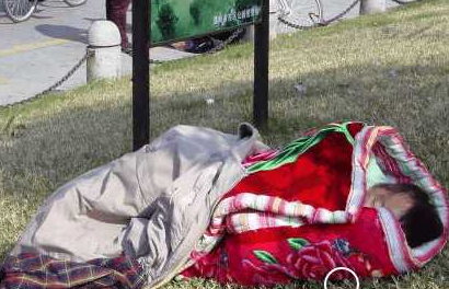 原创弃婴得知养母患病立即投靠有钱生母得知真相养母泣不成声