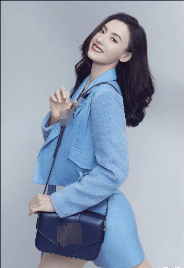 小林青霞最新时尚大片穿蓝色皮质短套装秀纤细长腿尽显辣妈风范