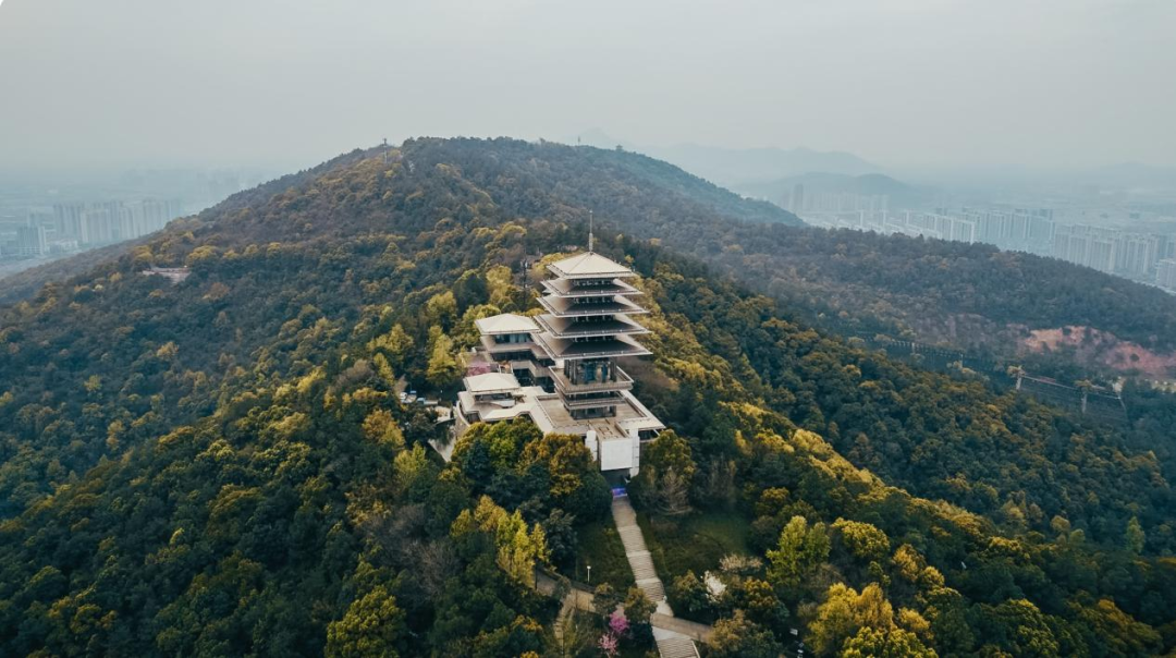 (临平山公园俯瞰图)熟悉杭州地铁的朋友对于9号线肯定不陌生,这条被称