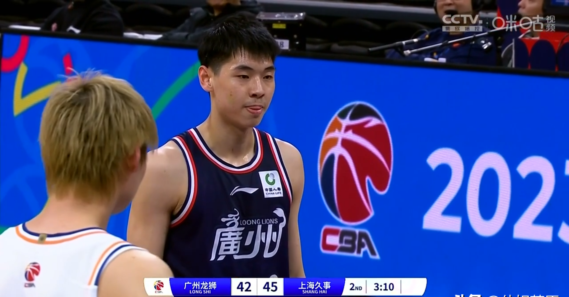 原创崔永熙爆发2411新援首秀再伤大将王哲林两人14失误