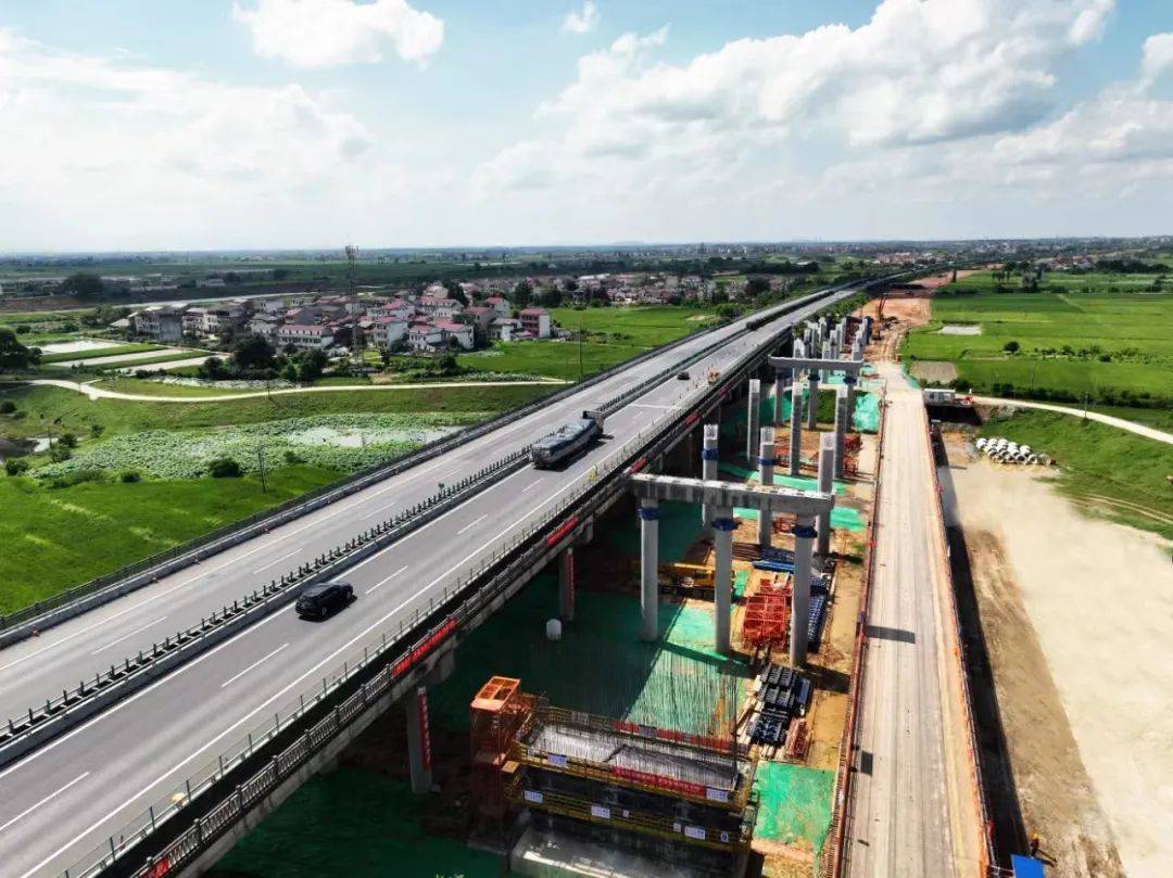 樟吉高速公路袁河特大桥施工.