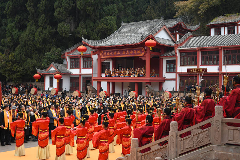 古老的庙会习俗,三通圣鼓,七曲山大庙正门徐徐开启,庄严隆重的甲辰年