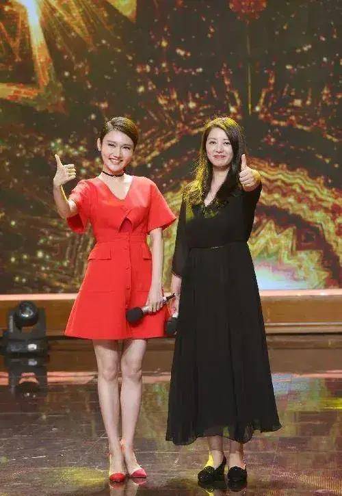 看她和马凡舒,王嘉宁的合照就知道了_观众们_评价_舞台