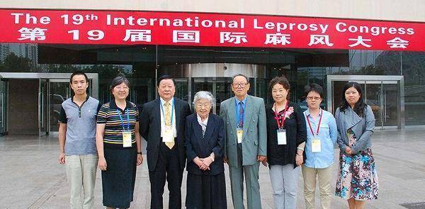 李恒英将国外引进来的治疗手段加上我国本土的治疗手法,最后终于研究