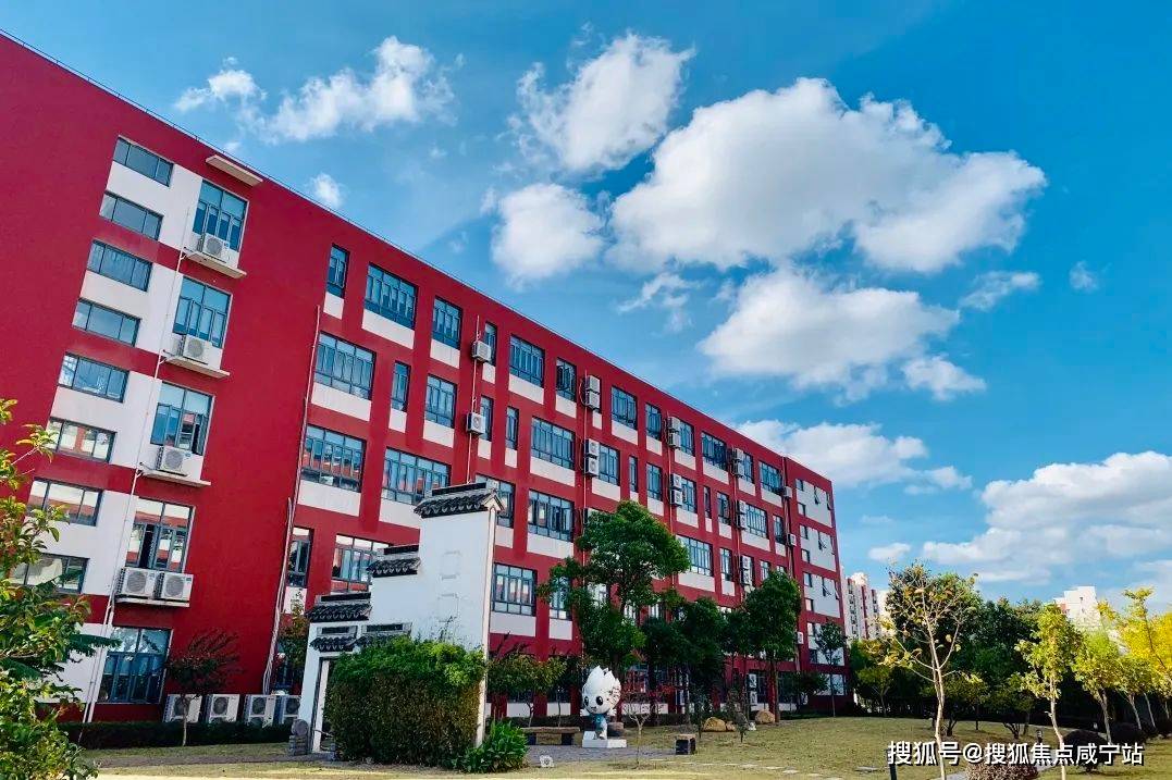 (新房不承诺学区,具体以实际交付为准)更重要的是,项目与上海师范大学