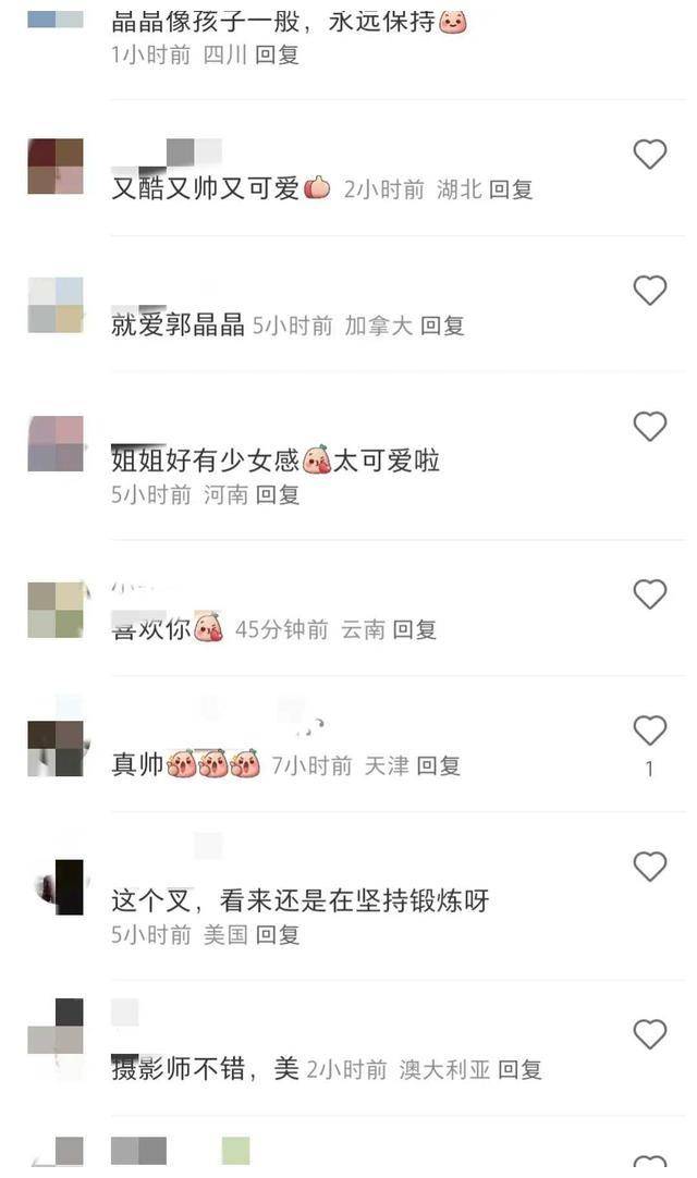 43岁郭晶晶国外空中劈叉背7w包包好阔气腾空而起太帅气