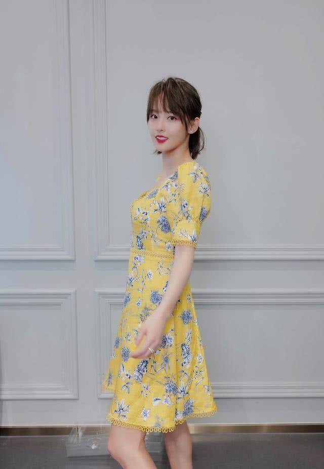 原创买超520空运520朵玫瑰送老婆张嘉倪一身碎花裙比花娇艳太甜啦