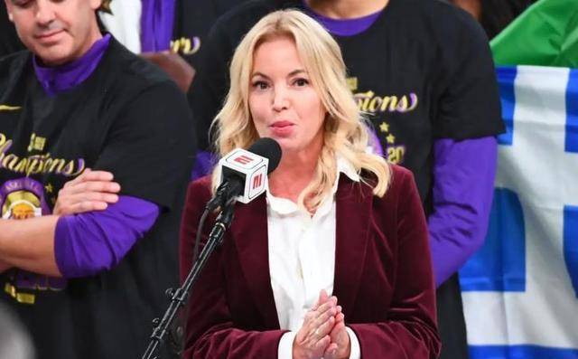 湖人队女老板珍妮巴斯:坚韧智慧的魅力传奇_女性_价值_体育