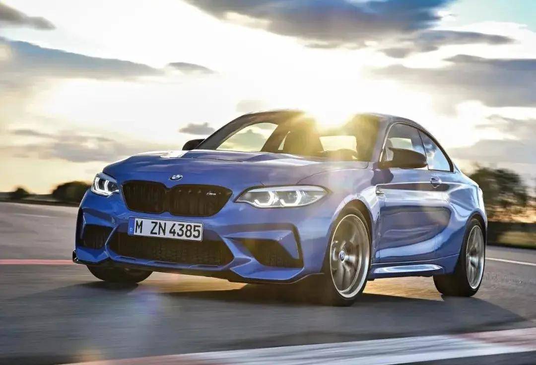 bmw m2 cs (f87)它取代了过去15年来一直深受粉丝欢迎的划时代的直列6