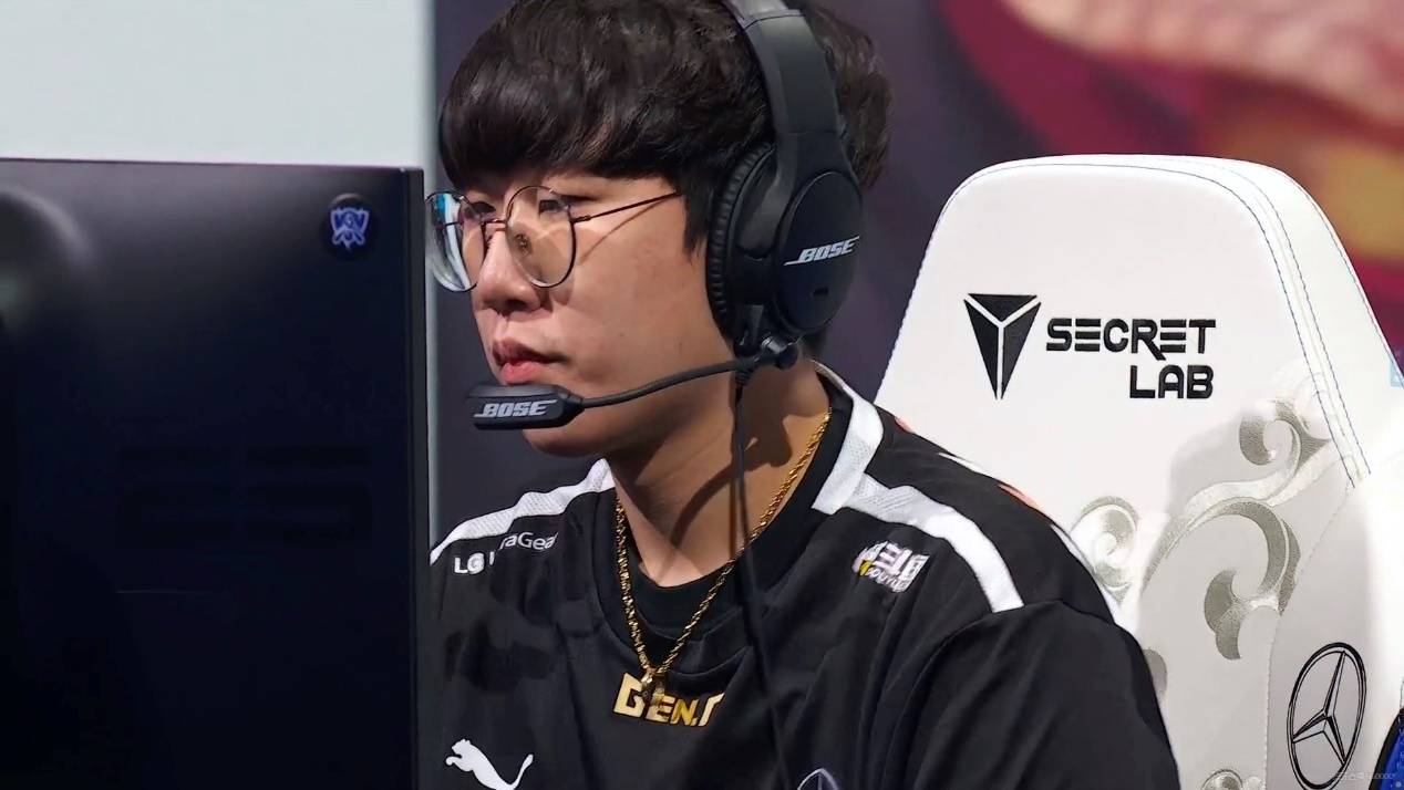 jiejie效力的edg,meiko效力的tes,scout效力的lng和圣枪哥效力