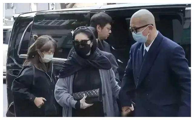 大s与母亲同游小s公公葬礼,杉菜衰老一细节证爱情长存.