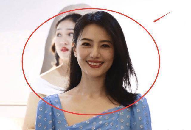 原创高圆圆线下参加活动近距离看到真实颜值这是路人吗