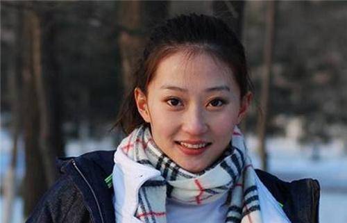 《乡村爱情》中的第一美女,如今35岁宛若少女,活成人生赢家_蒋依杉_赵