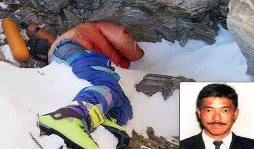 珠峰上的绿靴子为何长达25年无人过问现今成著名登山路标