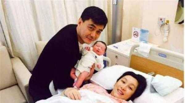 原创把丧夫丧子的婆婆当亲娘现实中的秦海璐比小敏家更有情有义