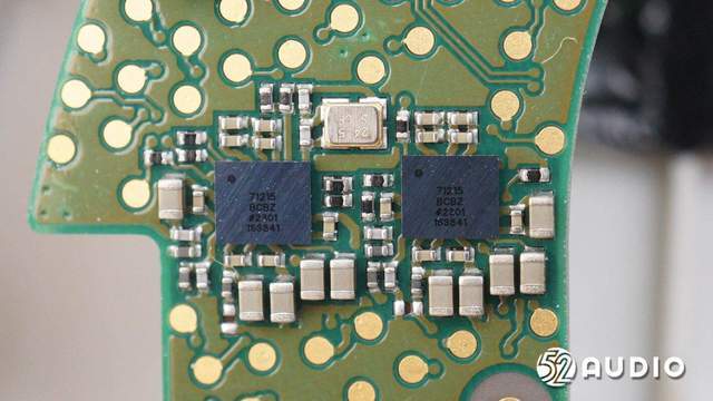 丝印q128j的外置存储器,用于存储固件信息.