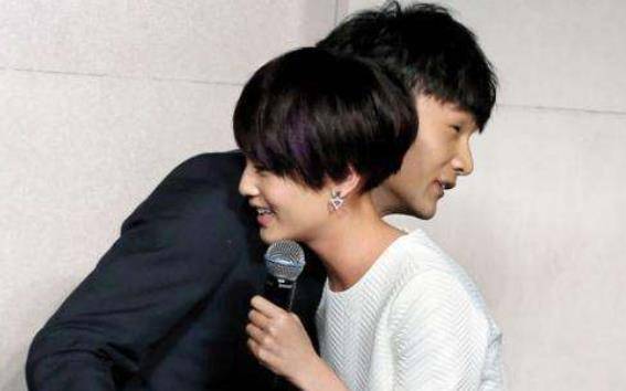 原创谢霆锋调侃李荣浩每月给杨丞琳多少零花钱李荣浩回答出乎意料