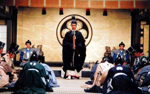 他成为将军后,不但打破祖宗禁令,还在晚上格外卖力_烟草_德川家重