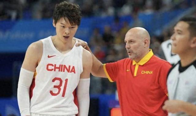 曝王哲林无缘国家队 乔帅选人内幕曝光 两届mvp又扎心 但又幸运?