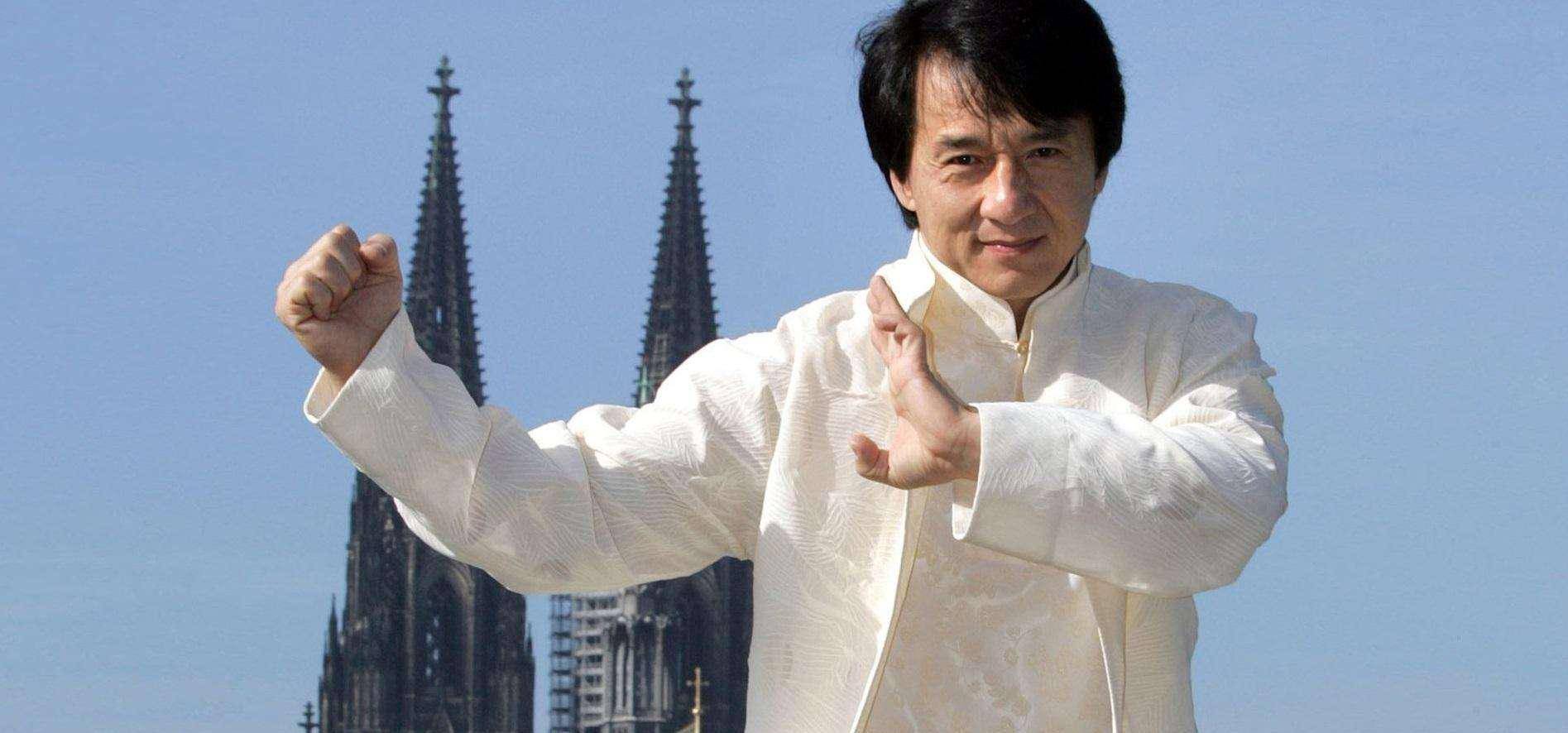 原创第一次剪短发险些丧命干爹立下两条规矩成龙一生不剪短发