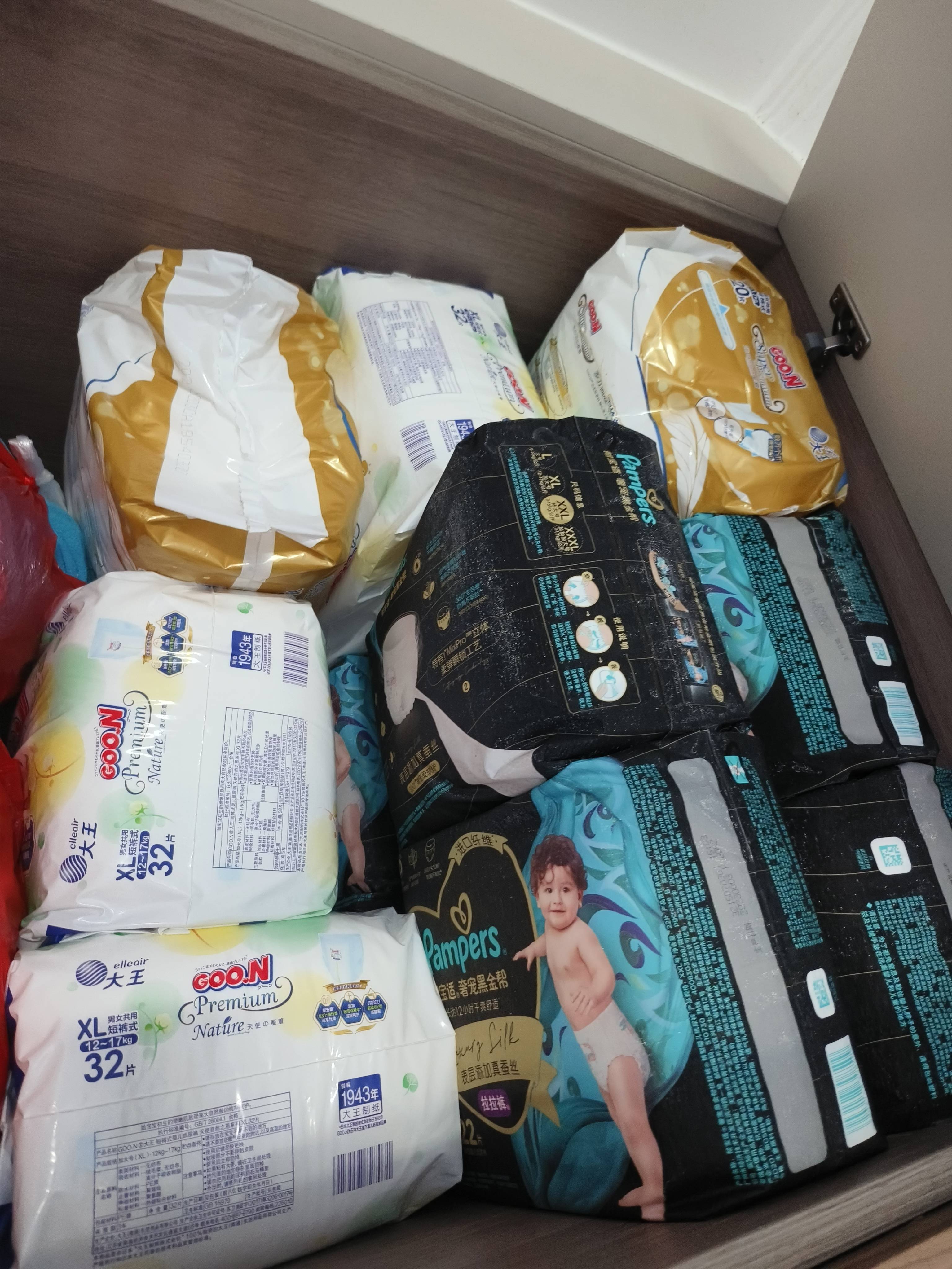 下面配上我的日常囤货图8,巴布豆新菠萝拉拉裤:很便宜,但是尿面对比