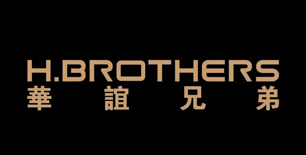 2010年,热恋中的angelababy随黄晓明来到内地,当时的黄晓明与华谊兄弟