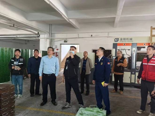 道滘镇党委副书记吴炽谦率队深入聚春工业园和上口冬瓜地开展督导检查