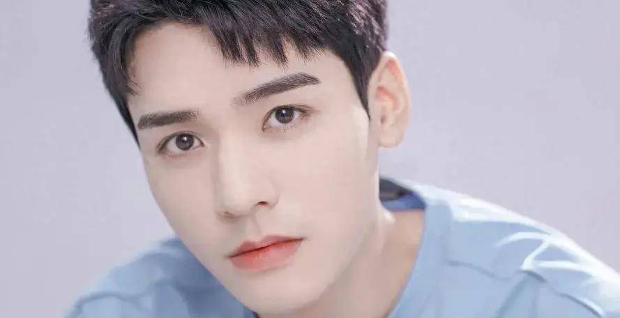 龚俊从东华大学走向大银幕的闪耀之星