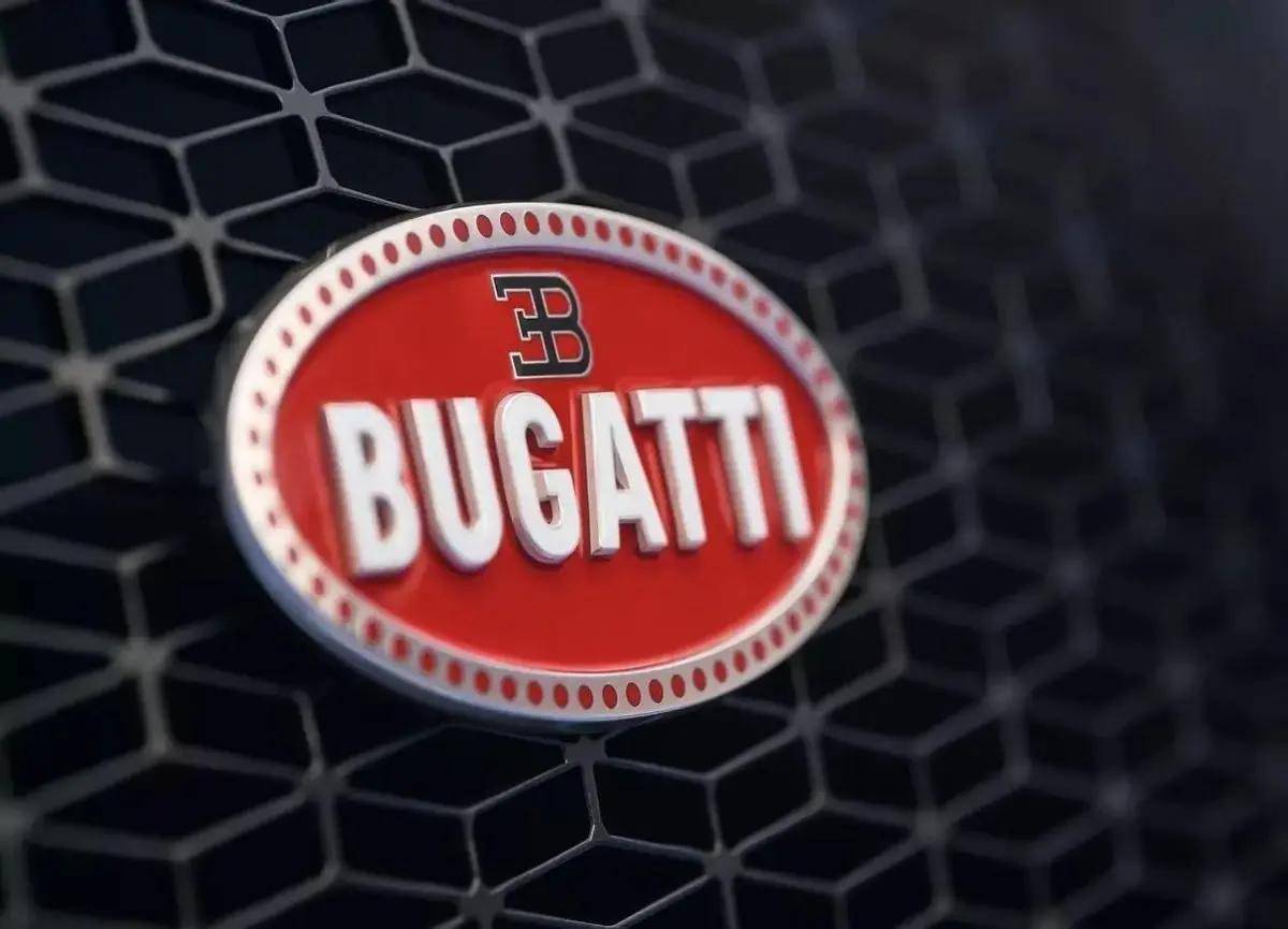 布加迪,这个创立至今有百年历史的法国跑车品牌在1998年被大众集团