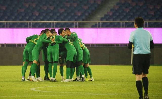 在绿城青训中心长大的东宇自2011年进入一线队以来一直为球队效力.