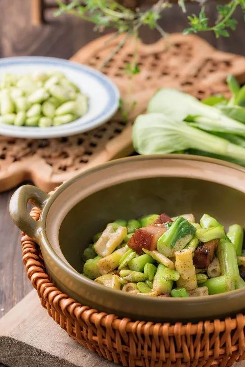 春季时鲜齐上市,南京这些创意菜"争奇斗艳"_荠菜_春笋_香椿