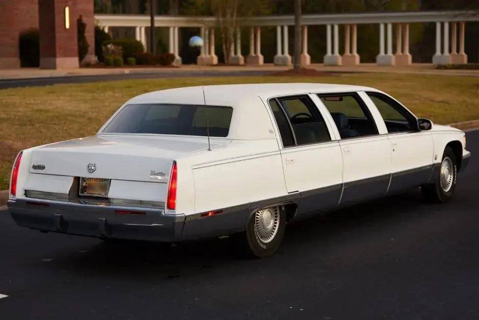 美式火箭车尾惹人爱,行驶两万公里的1961年凯迪拉克fleetwood 60_搜狐