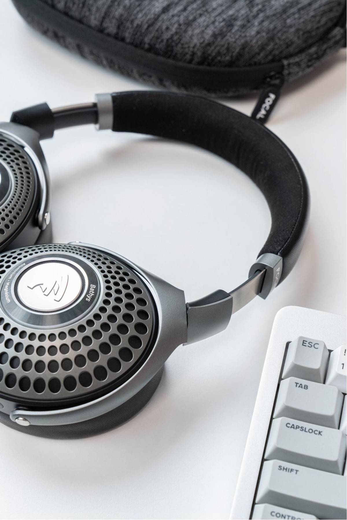 原创法国劲浪focalbathys深海潜艇蓝牙乌音乐发烧友的耳机新宠