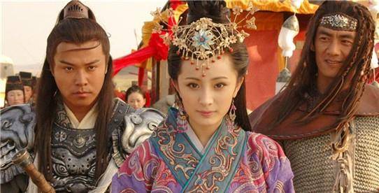 关于昭君出塞,到底是昭君自愿的,还是被汉元帝强迫的,正史中记载很