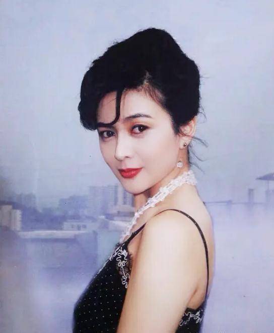 原创这4位红极一时的60岁女星都身价过亿有3位是豪门收割机