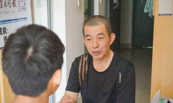 当年,江苏61岁大爷退休后不在家带孙女选择考研,后来怎样_朱宏_工作