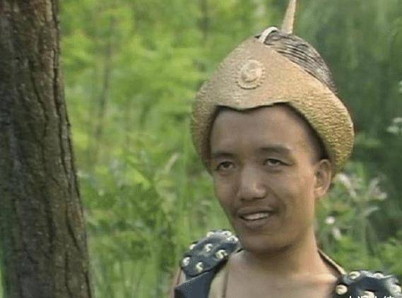 他是《封神榜》里的土行孙,身高1米2娶妻子,今靠低保为生_时候_余华东