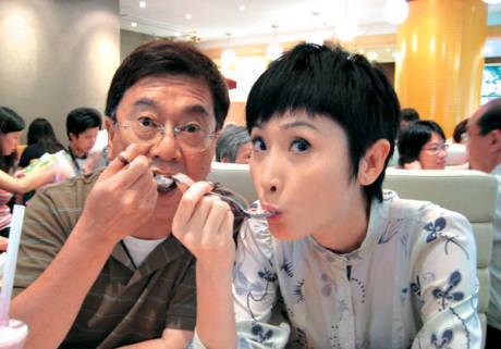 tvb主持人陈贝儿做客央视新闻,与朱广权对谈,网友赞:香港之光_陈蓓儿