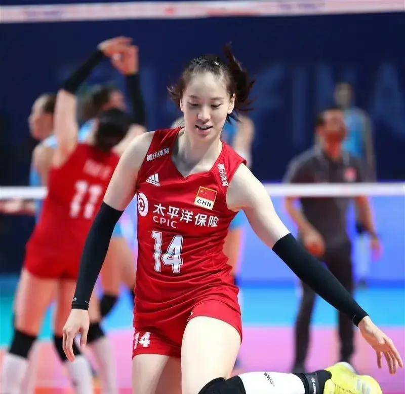 庄宇珊上线 郑益昕遭多人夹击处境尴尬 失去竞争力_蔡斌_进攻_一传