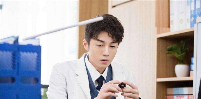 不过照片中的女生并非是刘宥畅的女友,刘宥畅的粉